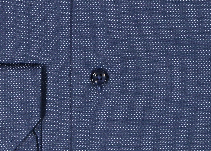 Mörkblå skjorta med små vita prickar