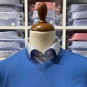 V-halsad tröja i Pima Cotton - ljusblå 065