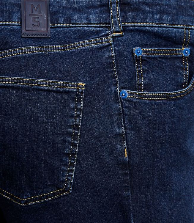 Mörkblå jeans i smal modell