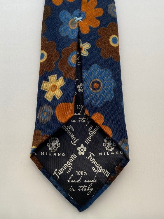 Handgjord blåblommig slips i ull