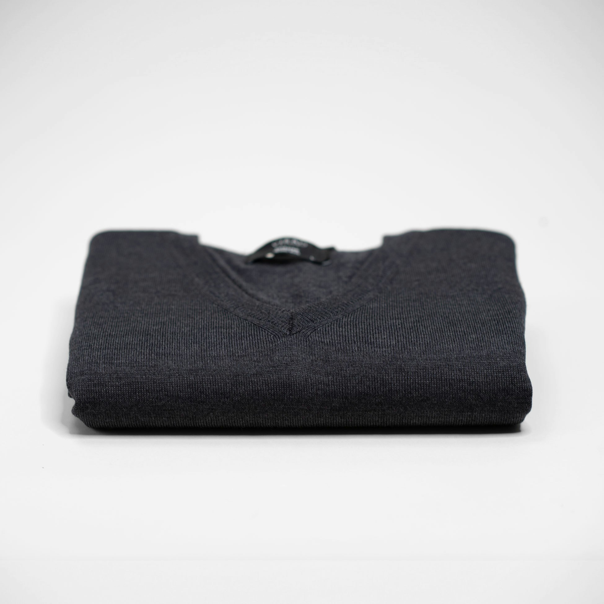 V-hals tröja i merino, kolgrå, MV214