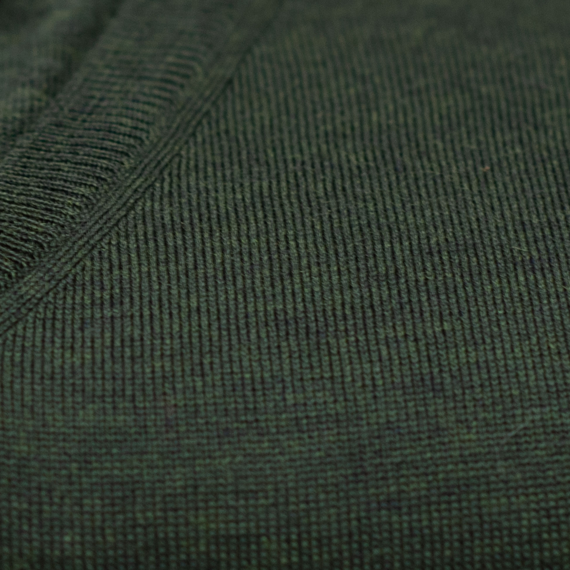 V-hals tröja i merino, mörkgrön, MV231