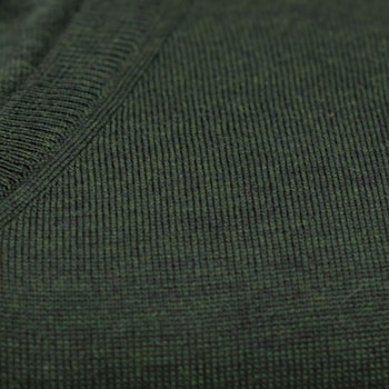 V-hals tröja i merino, mörkgrön, MV231