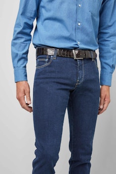 Mörkblå jeans i smal modell