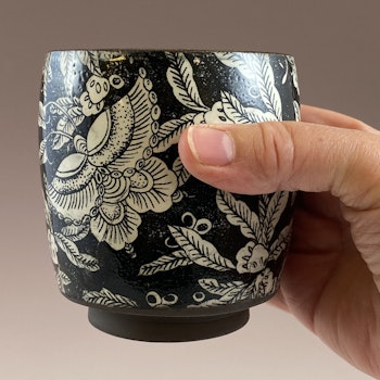 Stor Yunomi - kopp med mönster i svart