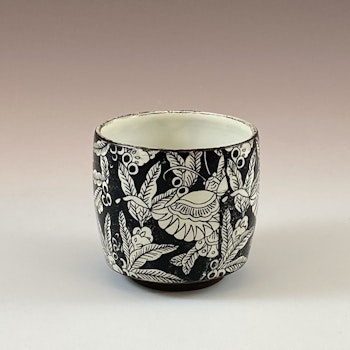 Liten Yunomi - kopp med mönster i svart