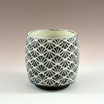 Stor Yunomi - kopp med solfjädermönster i svart