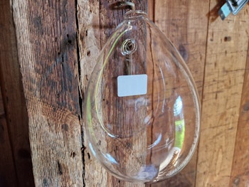 Glasvas vägg, droppformad