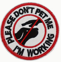 Please dont pet me - Im working - VIt/Röd - Rund - Patch