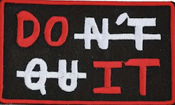 Dont Quit - Svart/Röd - Patch