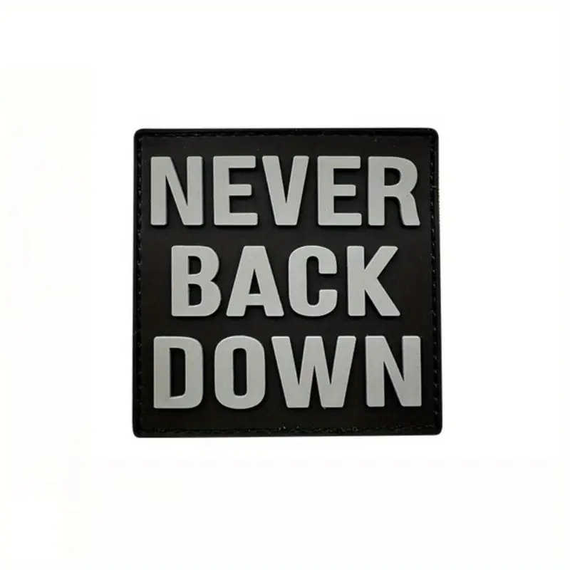 Never back down - Svart/Vit - Patch - PVC