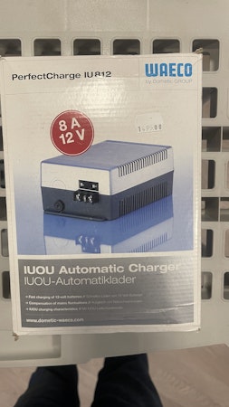 WAECO lader  8A - 12V
