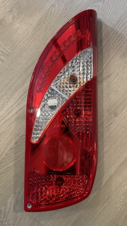 Yokon 3100, baklykt høyre