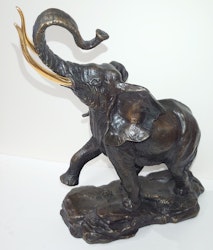 Elefant i bronse.