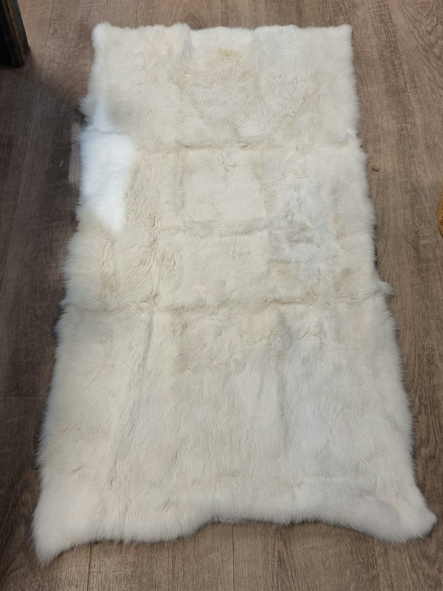 Teppe av kaninskinn