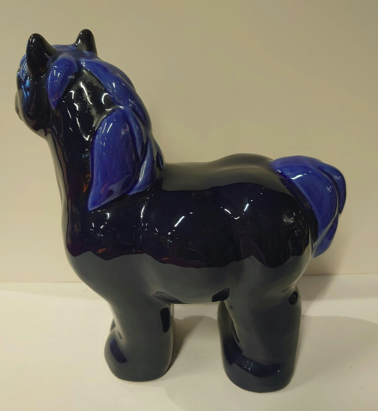 Hest i keramikk