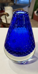 Blå Bobble vase fra Ransfjord Glassverk