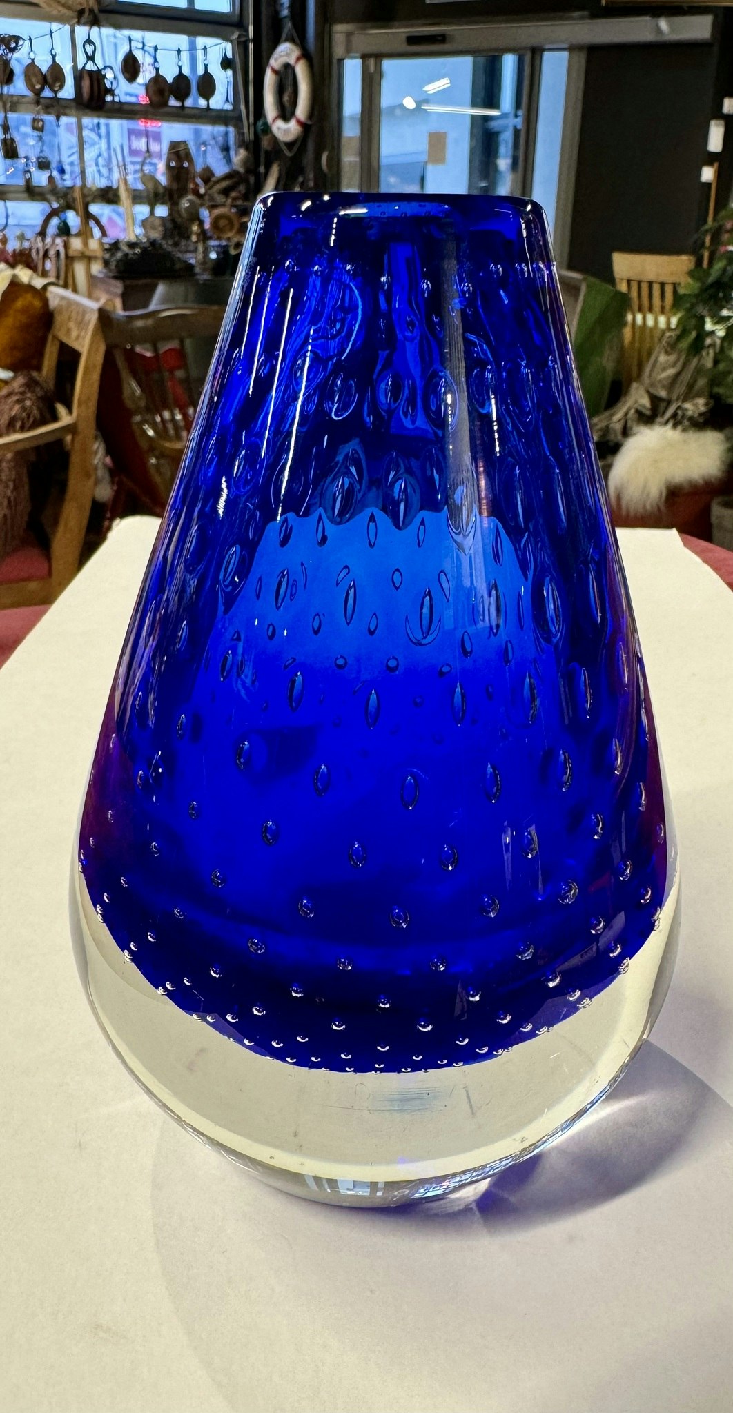 Blå Bobble vase fra Ransfjord Glassverk