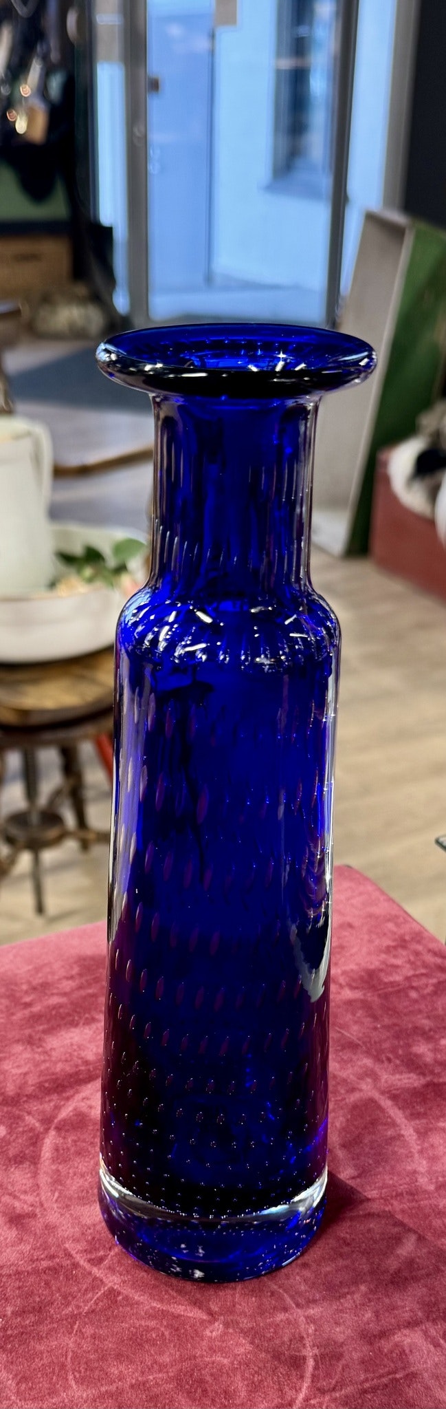 Blå  Bobble vase fra Magnor glassverk.