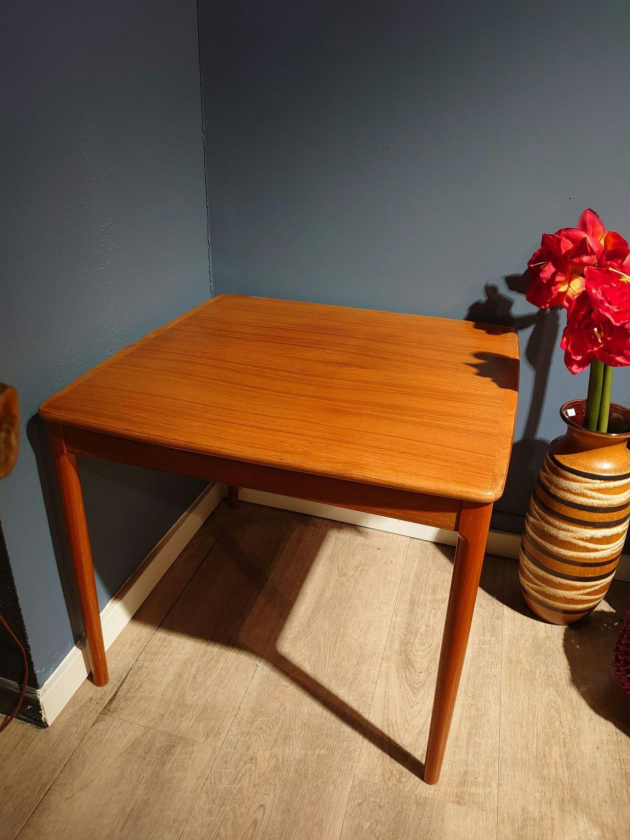 Hjørnebord i Teak.