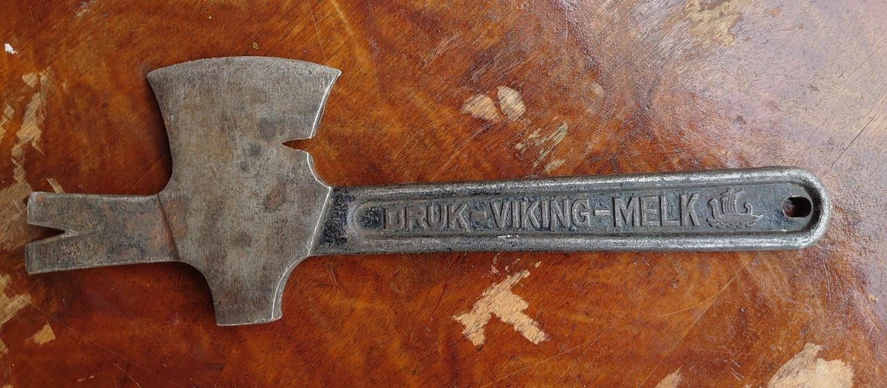 Multiverktøy med reklame for Viking-Melk
