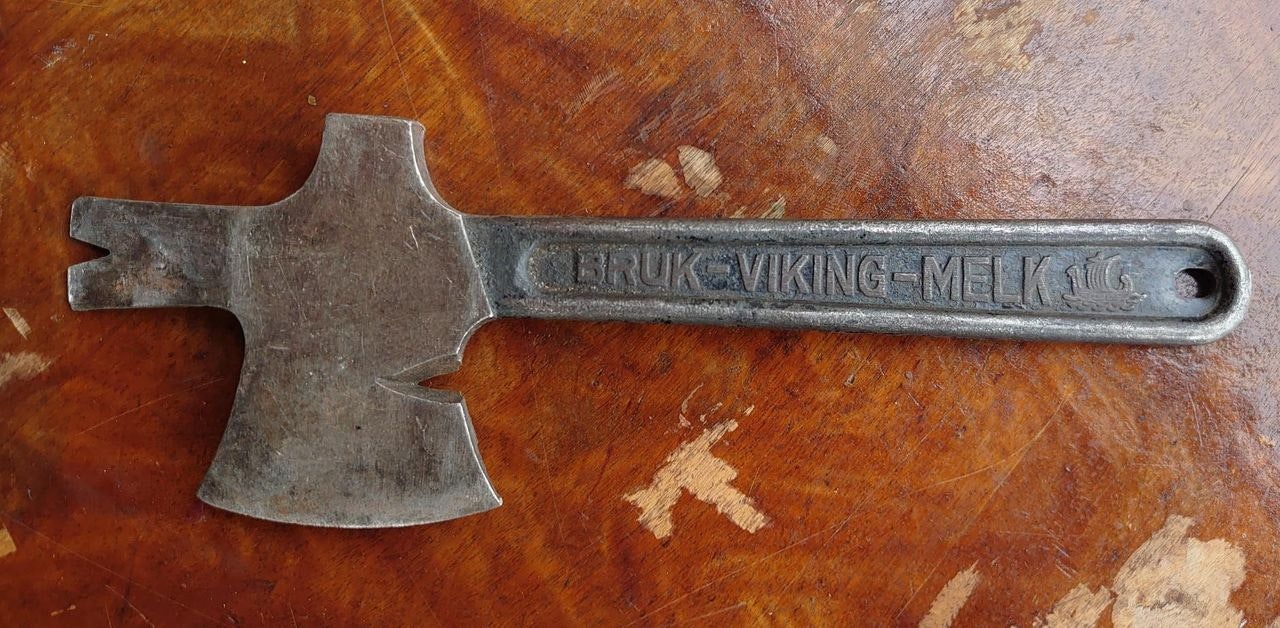 Multiverktøy med reklame for Viking-Melk