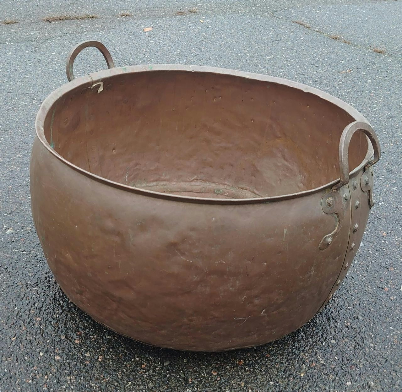 Stor antikk kobberdunk