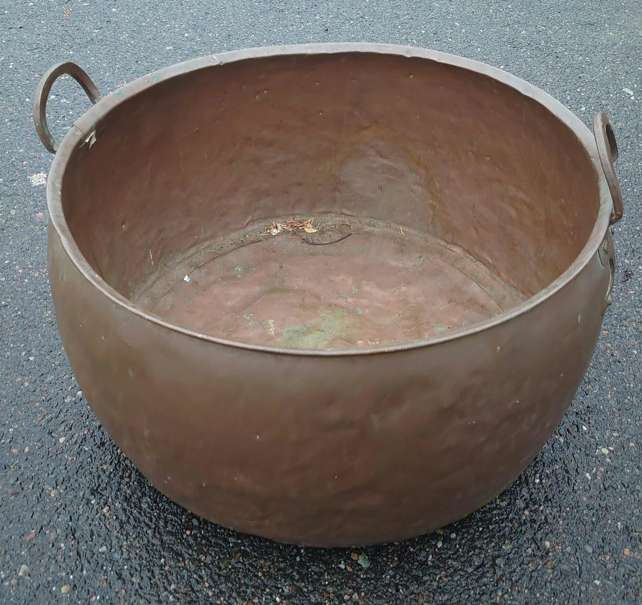 Stor antikk kobberdunk