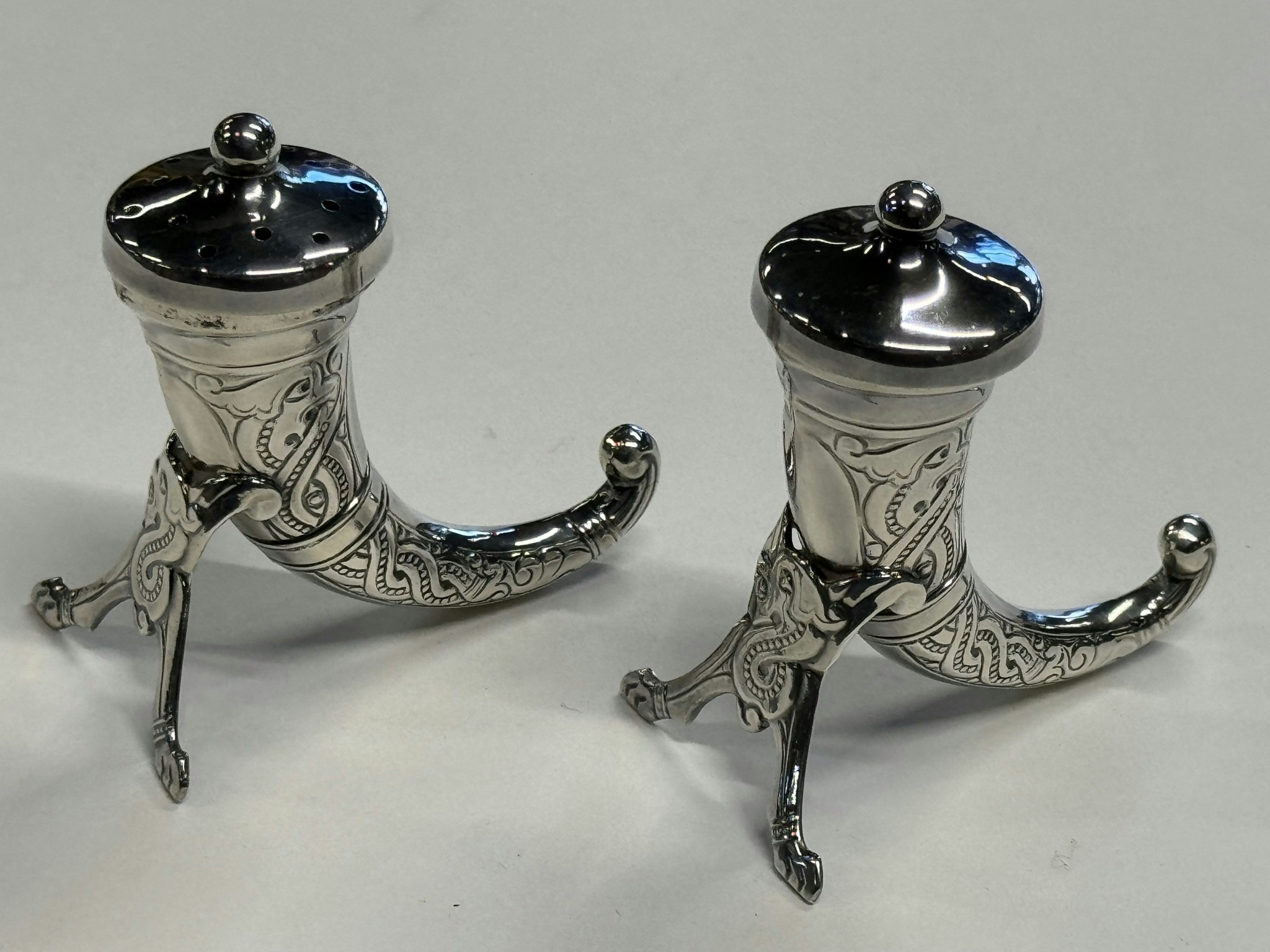 Salt og Pepper Horn i Sølv