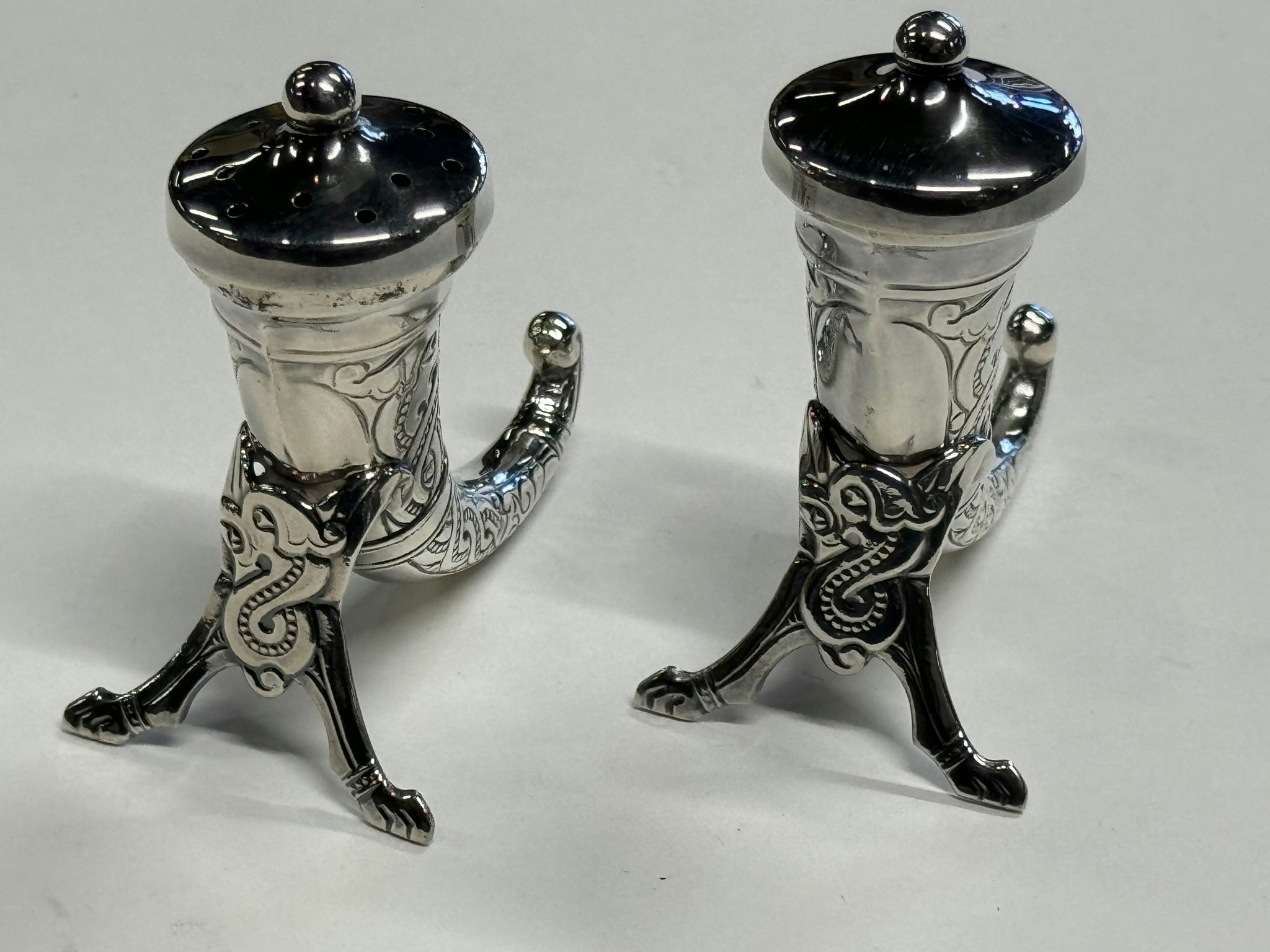 Salt og Pepper Horn i Sølv