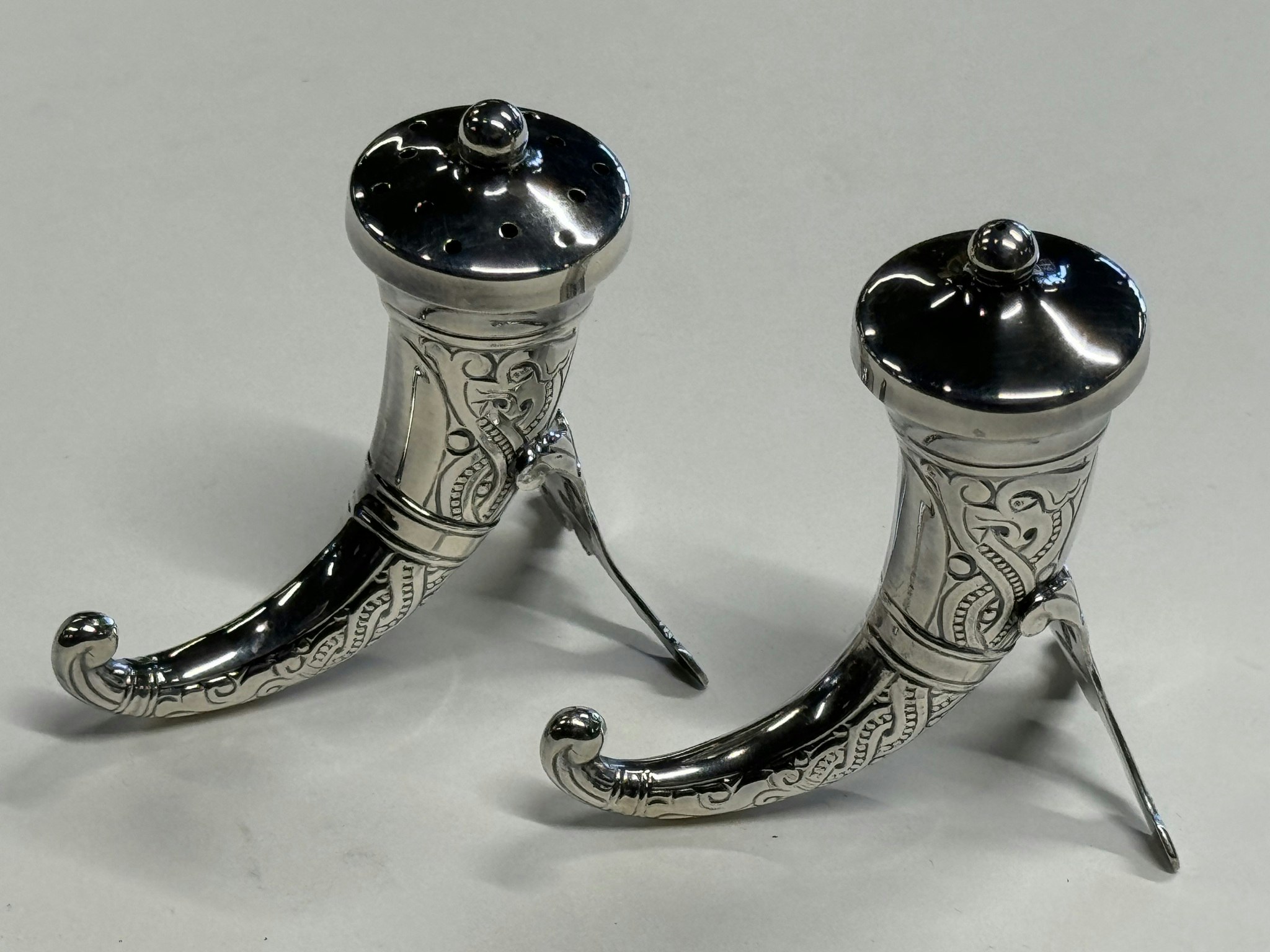 Salt og Pepper Horn i Sølv