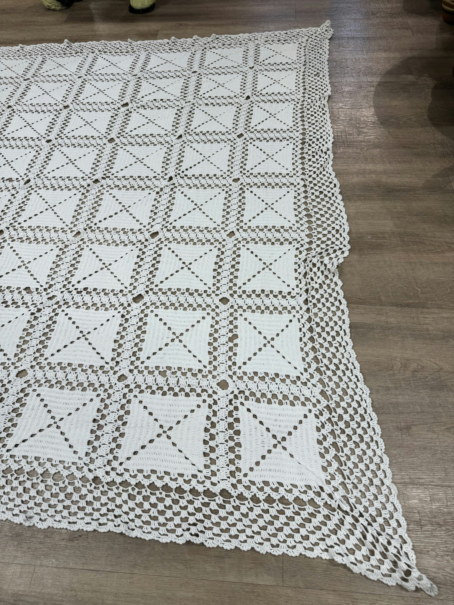 Heklet Sengeteppe 230 x 220 cm.