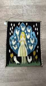 Brodert flott veggoppheng.