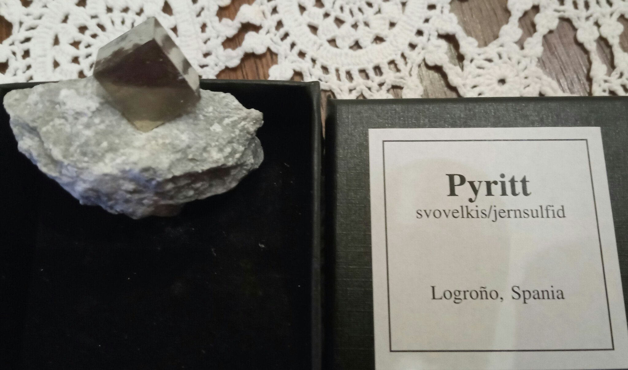 Pyritt ,svovelkis-jernsulfid,