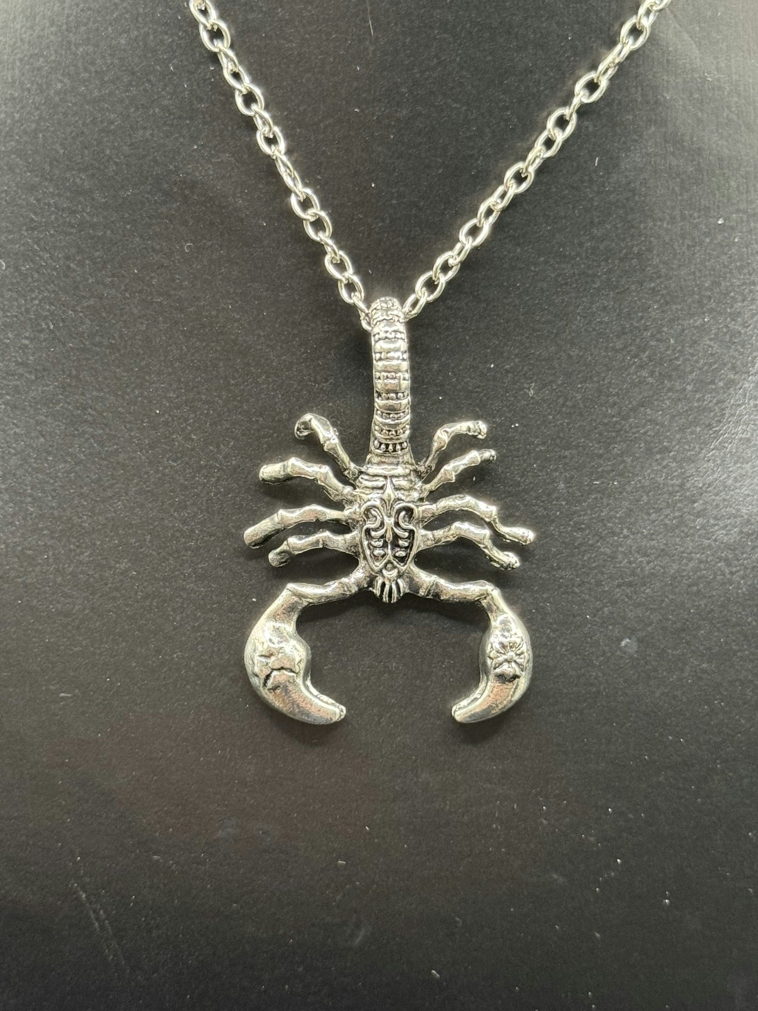 Skorpion med kjede