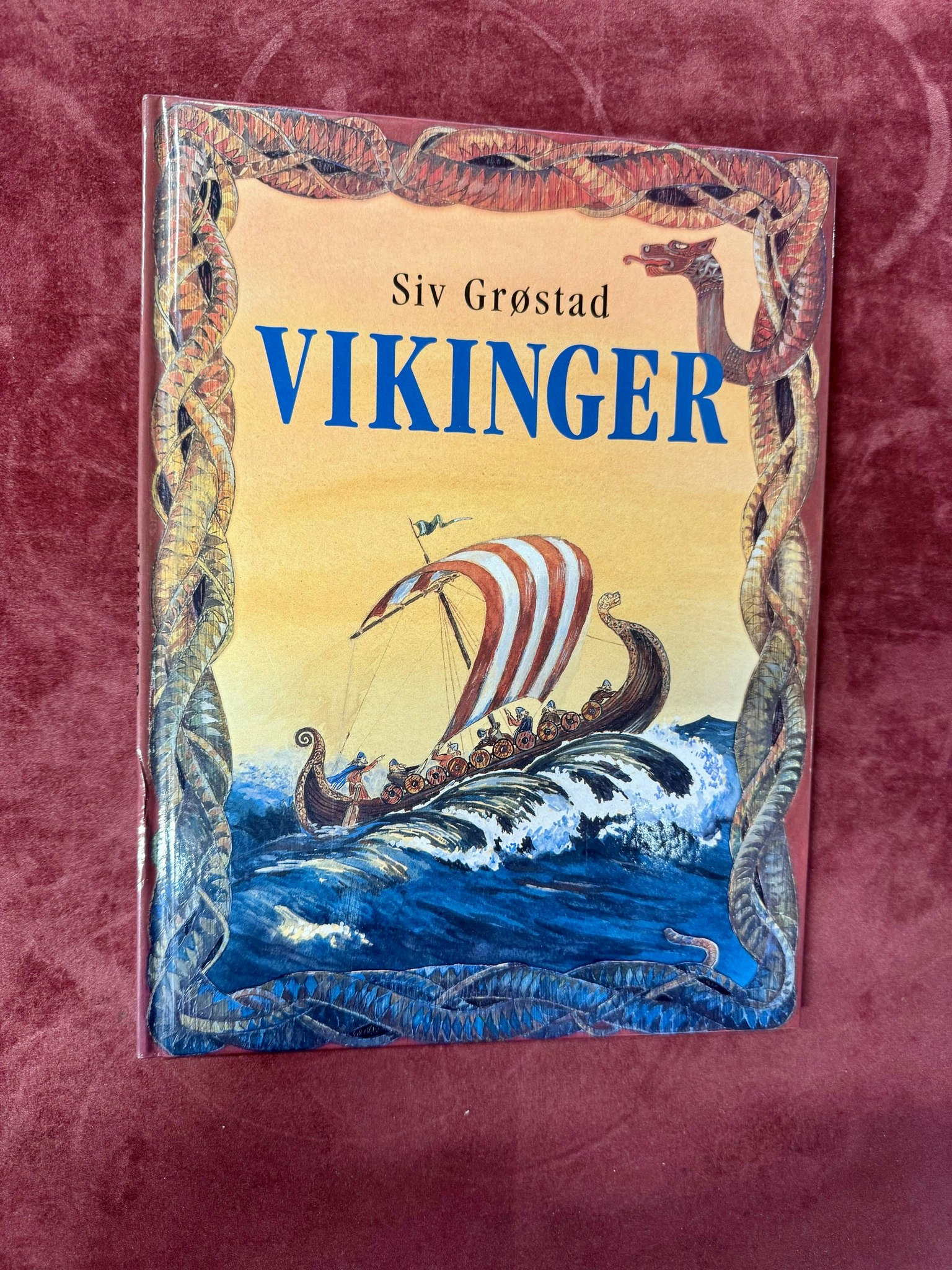 Bok. «Vikinger» Siv Grøstad