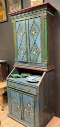 Antikk framskap med rosemaling ,