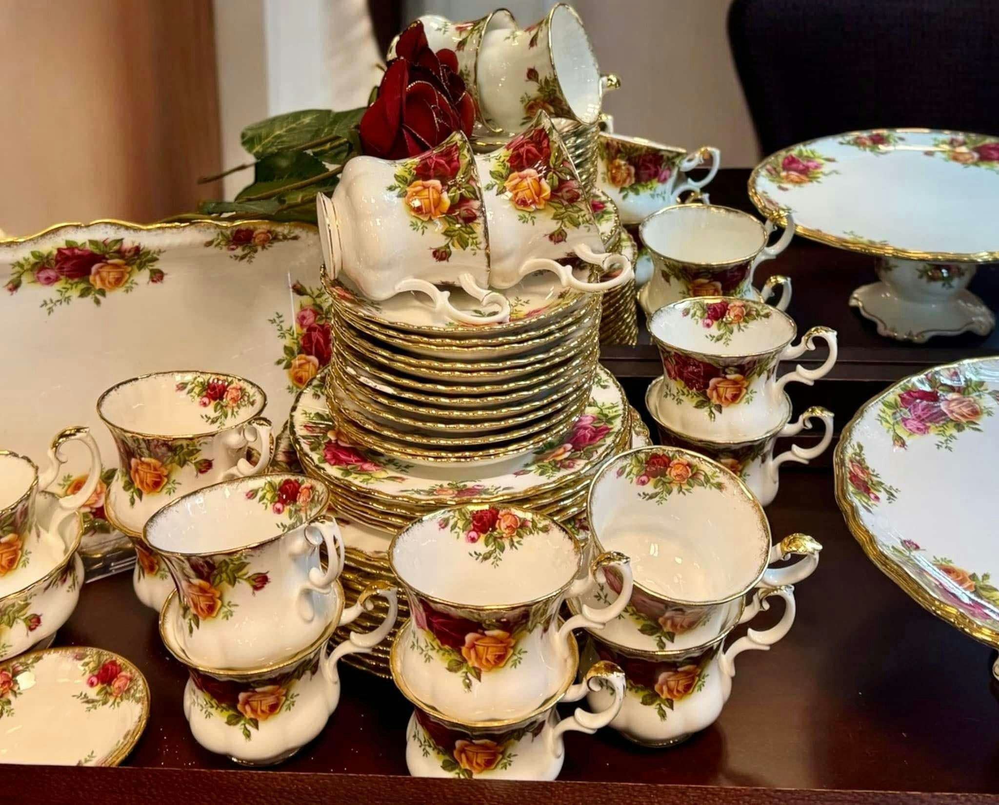 Old Coutry Roses ,  Royal Albert