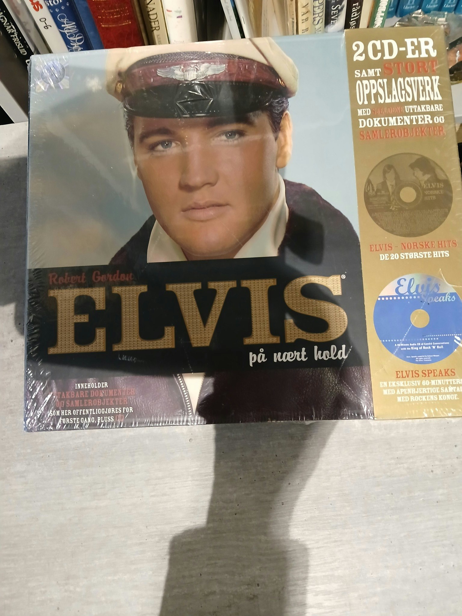 Elvis , ligger i orginal innpakking