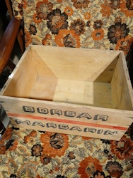 Margarin , Borgar , trekasse med reklame ,