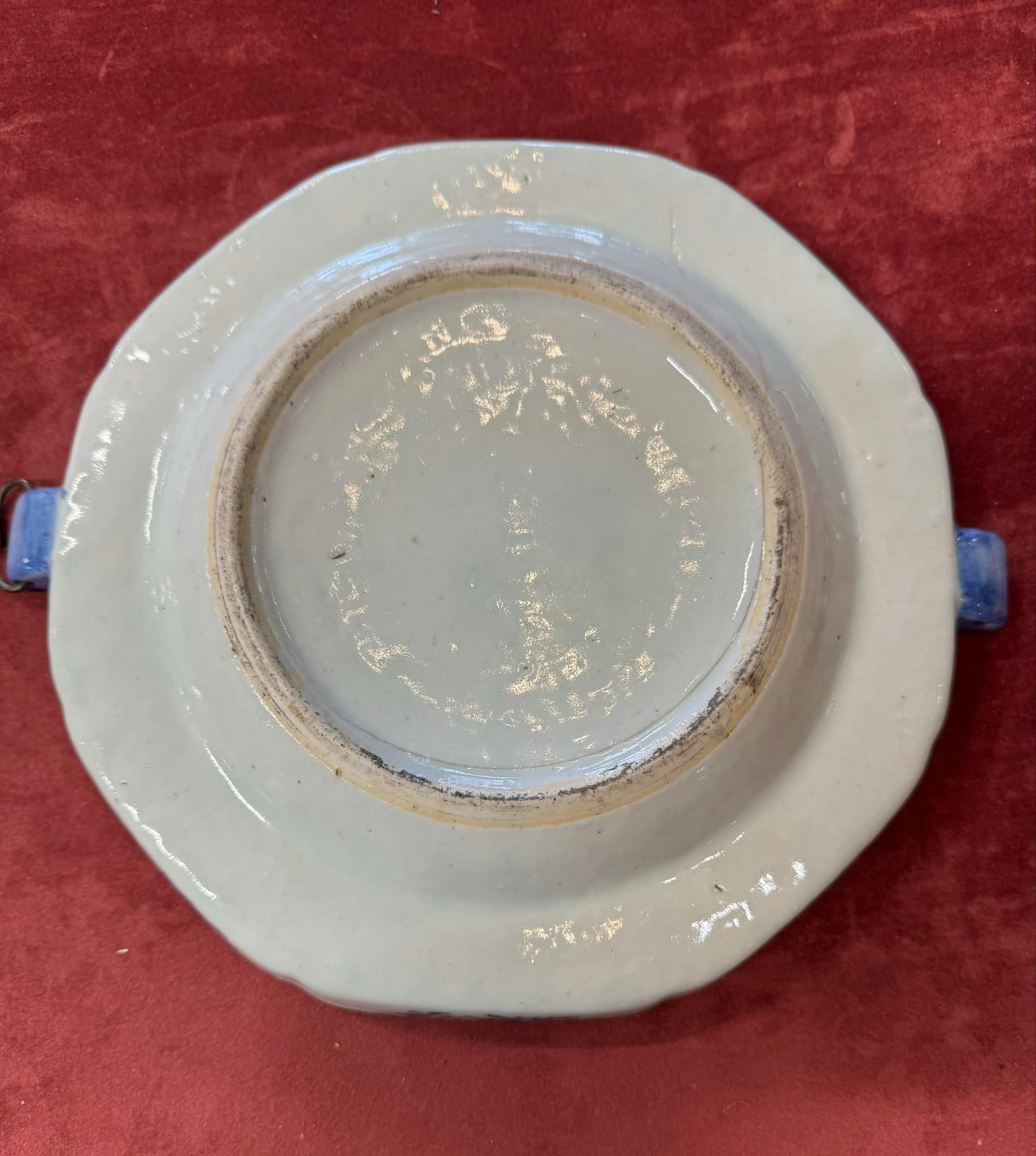 Kinesisk varmeplatte i porselen. Ø- 23,7 cm.