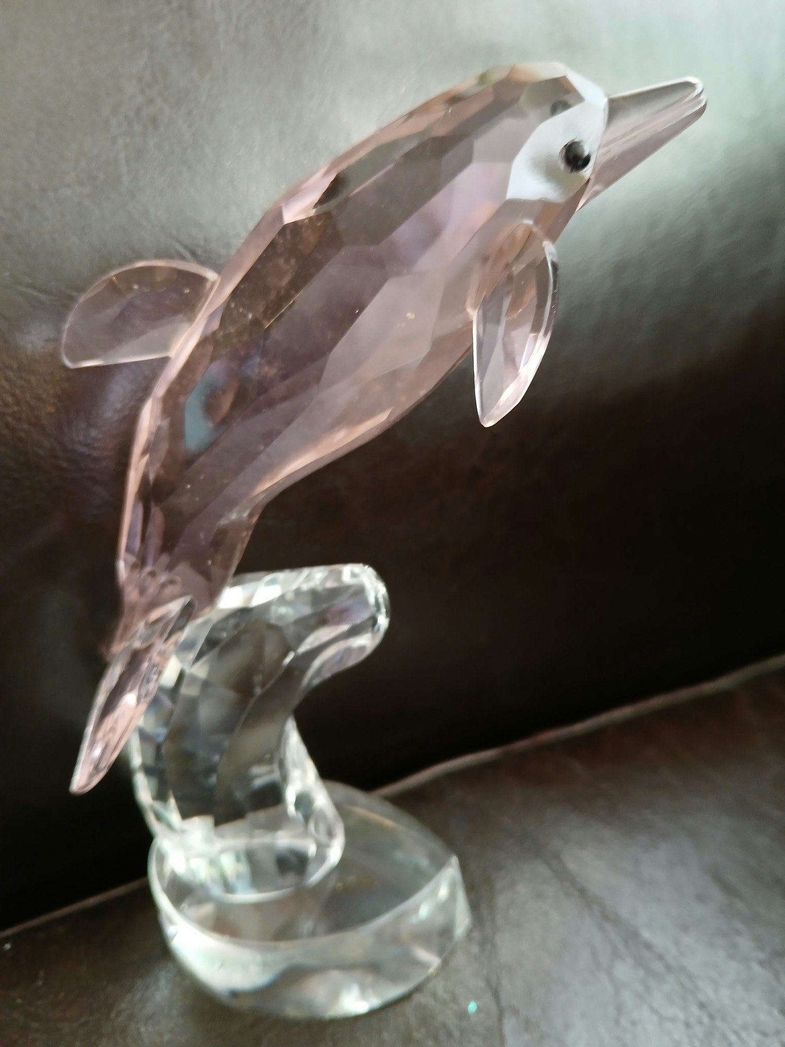 Delfin i krystal , klar fot rosa delfin , fasett slipt