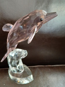 Delfin i krystal , klar fot rosa delfin , fasett slipt