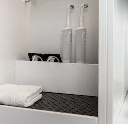 Svedbergs laddstation högskåp 35 vit