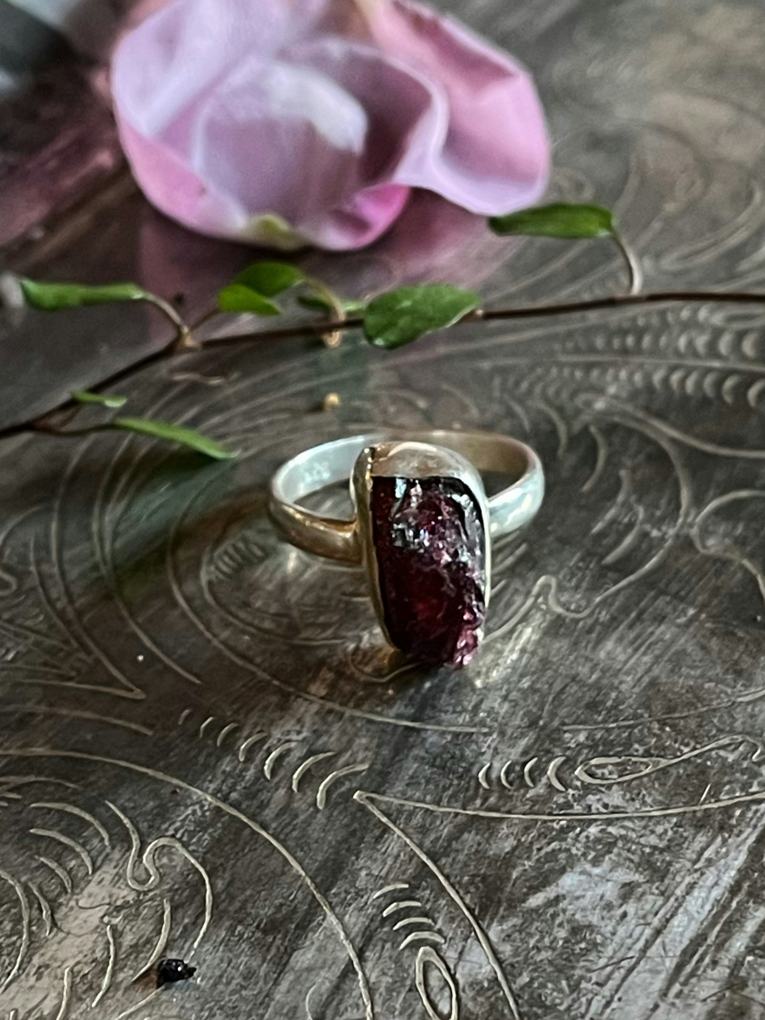 Kristallring med granat och sterling silver