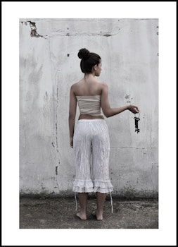 ”one girl one key”