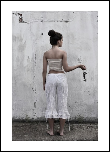 ”one girl one key”