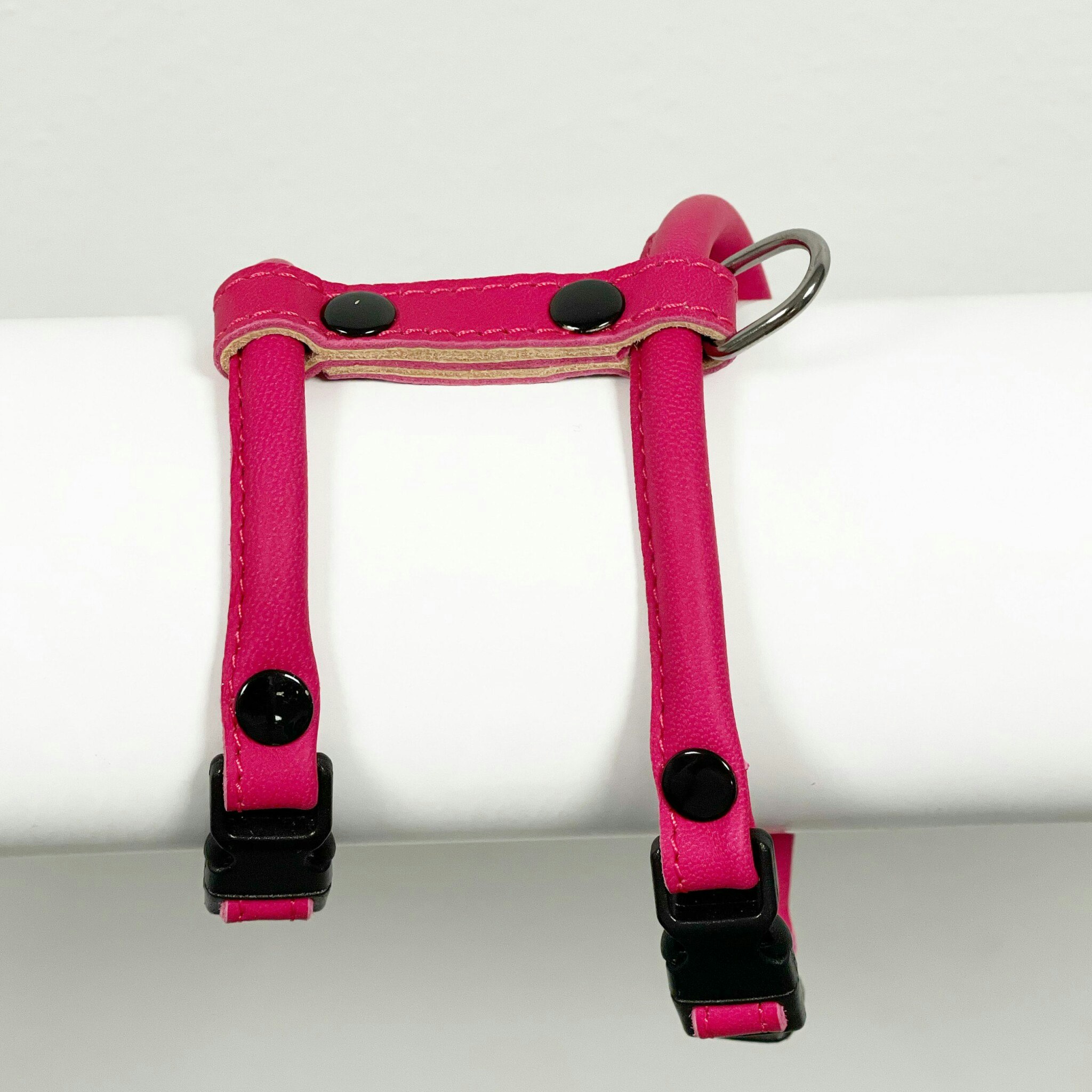 Del Mar Round Stitched Leather Harness Rasberry