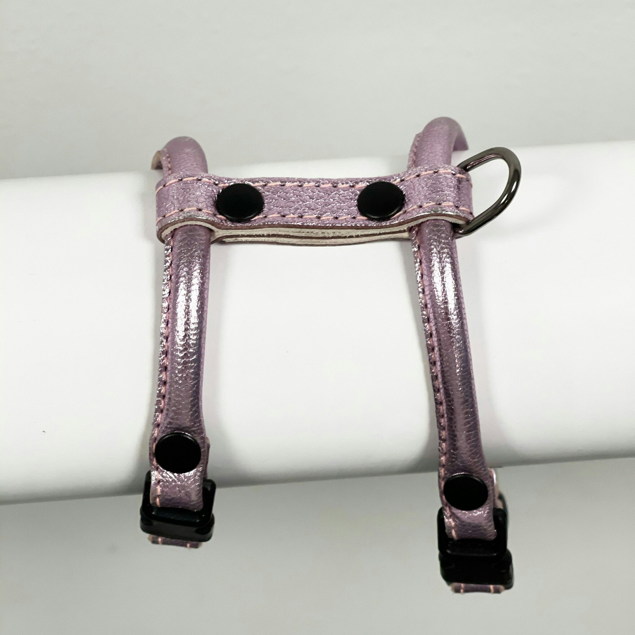 Del Mar Round Stitched Leather Harness Metallic Pink