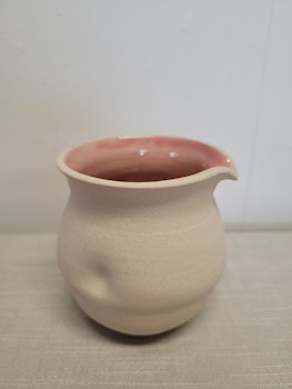 Liten greppvänlig kanna Vit/rosa